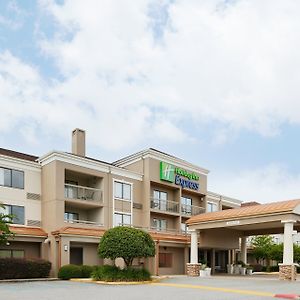 Holiday Inn Express Tifton, An Ihg Hotel Exterior photo