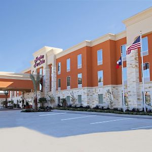 Hampton Inn & Suites Winnie Exterior photo