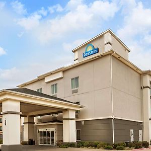 Days Inn & Suites By Wyndham Mineral Wells Exterior photo