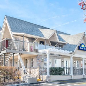 Days Inn By Wyndham Springfield/Phil.Intl Airport Exterior photo