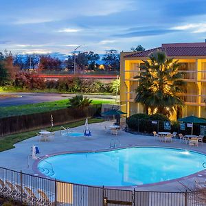 La Quinta By Wyndham Redding Hotel Exterior photo