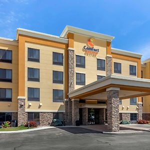 Comfort Suites Oshkosh Exterior photo