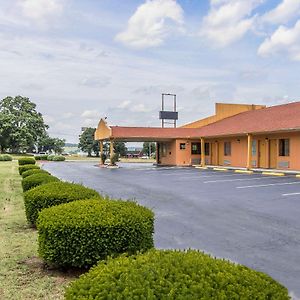 Econo Lodge Cornersville Exterior photo