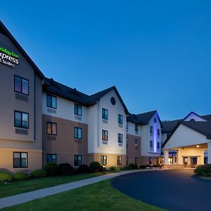 Holiday Inn Express & Suites Bradley Airport, An Ihg Hotel Windsor Locks Exterior photo