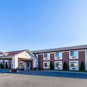 Quality Inn & Suites Ottumwa Exterior photo