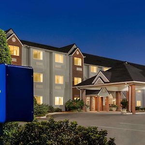 Microtel Inn & Suites By Wyndham Tifton Exterior photo