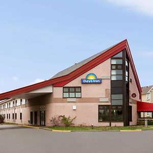 Days Inn By Wyndham Trois-Rivieres Exterior photo