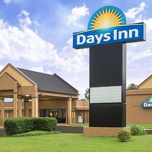 Days Inn & Suites By Wyndham Jennings Exterior photo