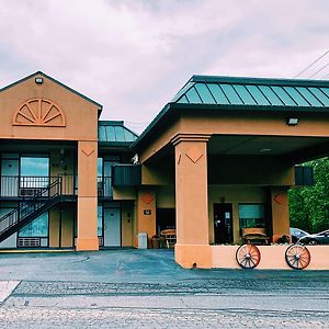 Super 8 By Wyndham Marion Nc Hotel Exterior photo