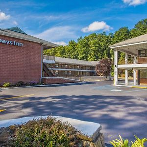 Days Inn By Wyndham Elmsford Exterior photo