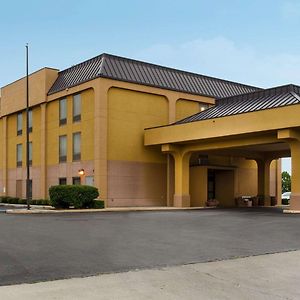 Quality Inn Cleveland Exterior photo