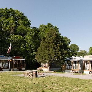 The Outpost Hotel Grand Rivers Exterior photo