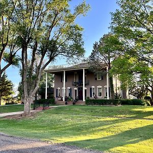 The Cw House Bed & Breakfast Claude Exterior photo