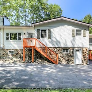 Simply Stunning 4Bd House Among Lakes With Gameroom & Sauna Pocono Summit Exterior photo