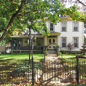 Raindrops On Roses Bed & Breakfast Bed & Breakfast Herkimer Exterior photo