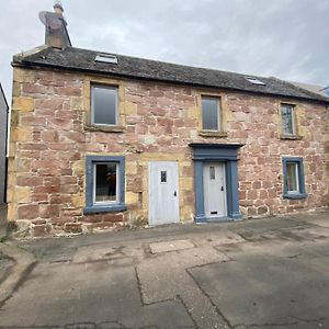 Little Ship Inn Rooms Invergordon Exterior photo