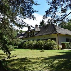 Les Genebruyeres - L'Histoire D'Un Reve Bed & Breakfast Aubigny-sur-Nere Exterior photo