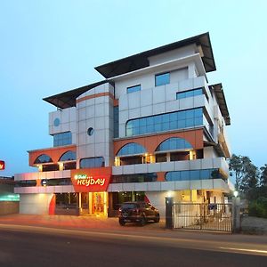 Hotel Heyday Pathanamthitta Exterior photo