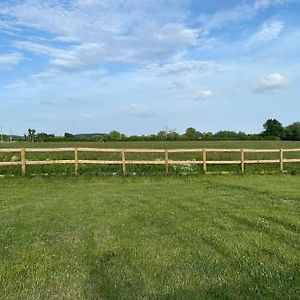 Beautiful 1 Bed Shepherd Hut In Warwickshire Apartment Warwick  Exterior photo