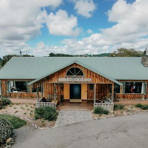 Makoura Lodge Apiti Exterior photo