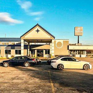 Clarion Hotel & Suites Muskegon Heights Exterior photo