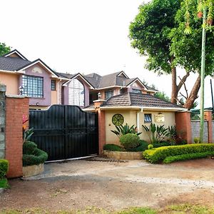 Davis Court Apartment Nyeri Exterior photo