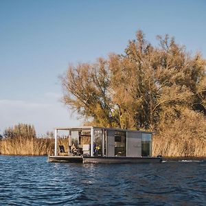 Aquahome - Np De Biesbosch - Bijzonder Overnachten Op Een Houseboat! Werkendam Exterior photo