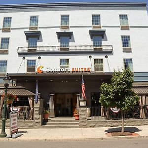 Comfort Suites Downtown Carlisle Exterior photo