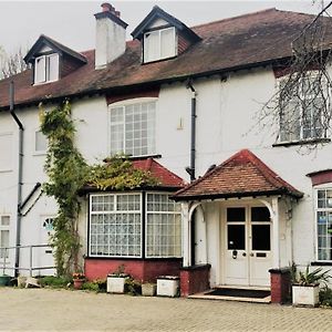 Lyttleton Lodge Uxbridge Exterior photo