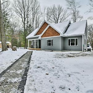 Pet-Friendly Wixom Lake Home With Deck! Beaverton Exterior photo