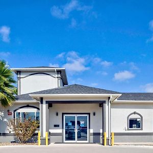 Studio 6-Pleasanton, Tx Hotel Exterior photo