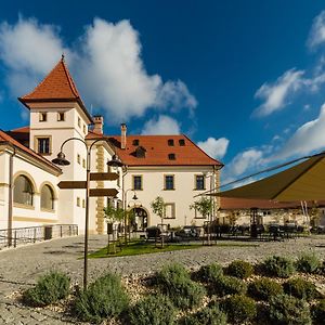 Kastiel Palffy Hotel Svaty Jur Exterior photo