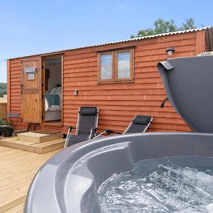 Outbak Shepherds Hut Villa Cheltenham Exterior photo