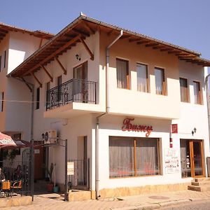 Family Hotel Biju Tryavna Exterior photo