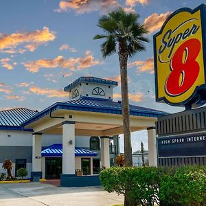 Super 8 By Wyndham Sealy Hotel Exterior photo