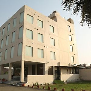 Comfort Hotel Amritsar Exterior photo