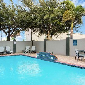 La Quinta By Wyndham Mission At West Mcallen Hotel Exterior photo