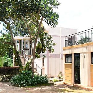 Golden Cherries Guest House Jinja Exterior photo