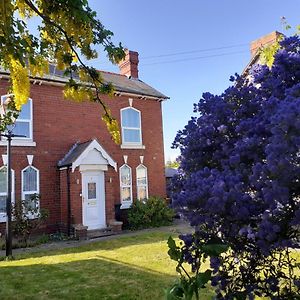 Victoria Villas Sandycroft Exterior photo