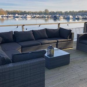 Luxe Watervilla: Waterfront Retreat with Private Dock Maasbommel Exterior photo