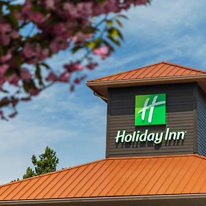 Holiday Inn Victoria - Elk Lake, An Ihg Hotel Exterior photo