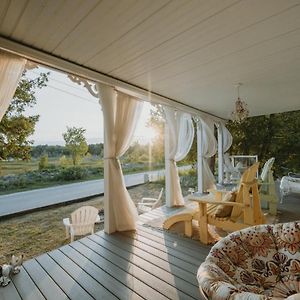 Hot Tub Waterfront Cottage - Near Sauble Beach Wiarton Exterior photo