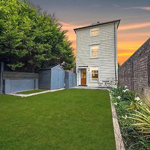 Fisherman's Cottage: Beachside Retreat in Harwich Exterior photo