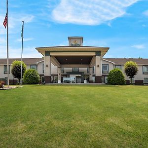 Quality Inn & Suites Chambersburg Exterior photo