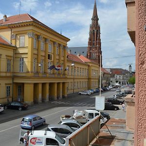 Apartment Downtown Osijek Room photo