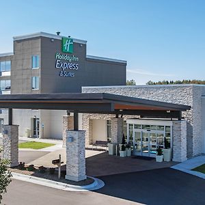 Holiday Inn Express & Suites Ludington, An Ihg Hotel Exterior photo