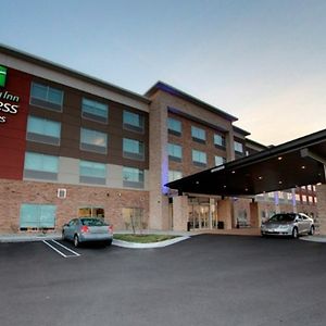 Holiday Inn Express & Suites - Detroit North - Roseville By Ihg Exterior photo