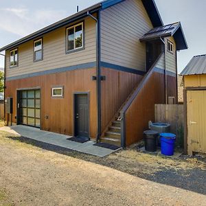 Modern White Salmon Apartment, Steps From Town Exterior photo