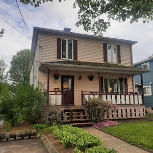 La Maison Aux Camelias Bed & Breakfast Coaticook Exterior photo