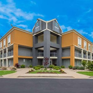 Clarion Pointe Indianapolis Northeast Hotel Exterior photo